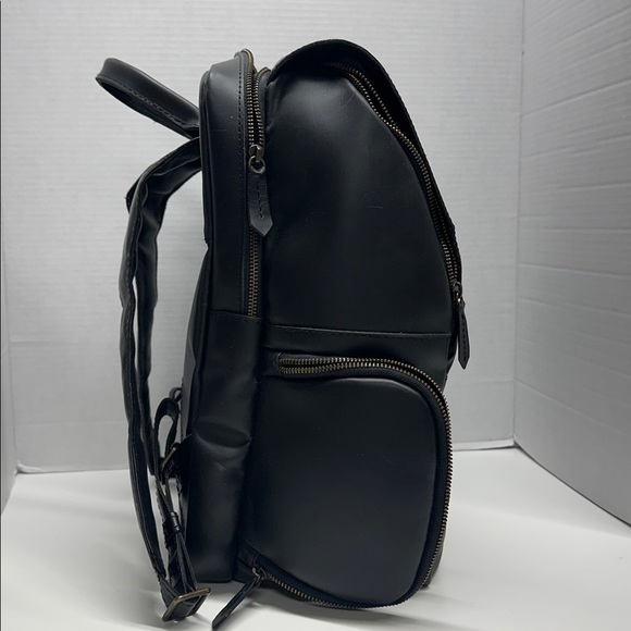 Atlas Supply Co Hero Backpack Camera Carrying Bag Vegan Leather Black